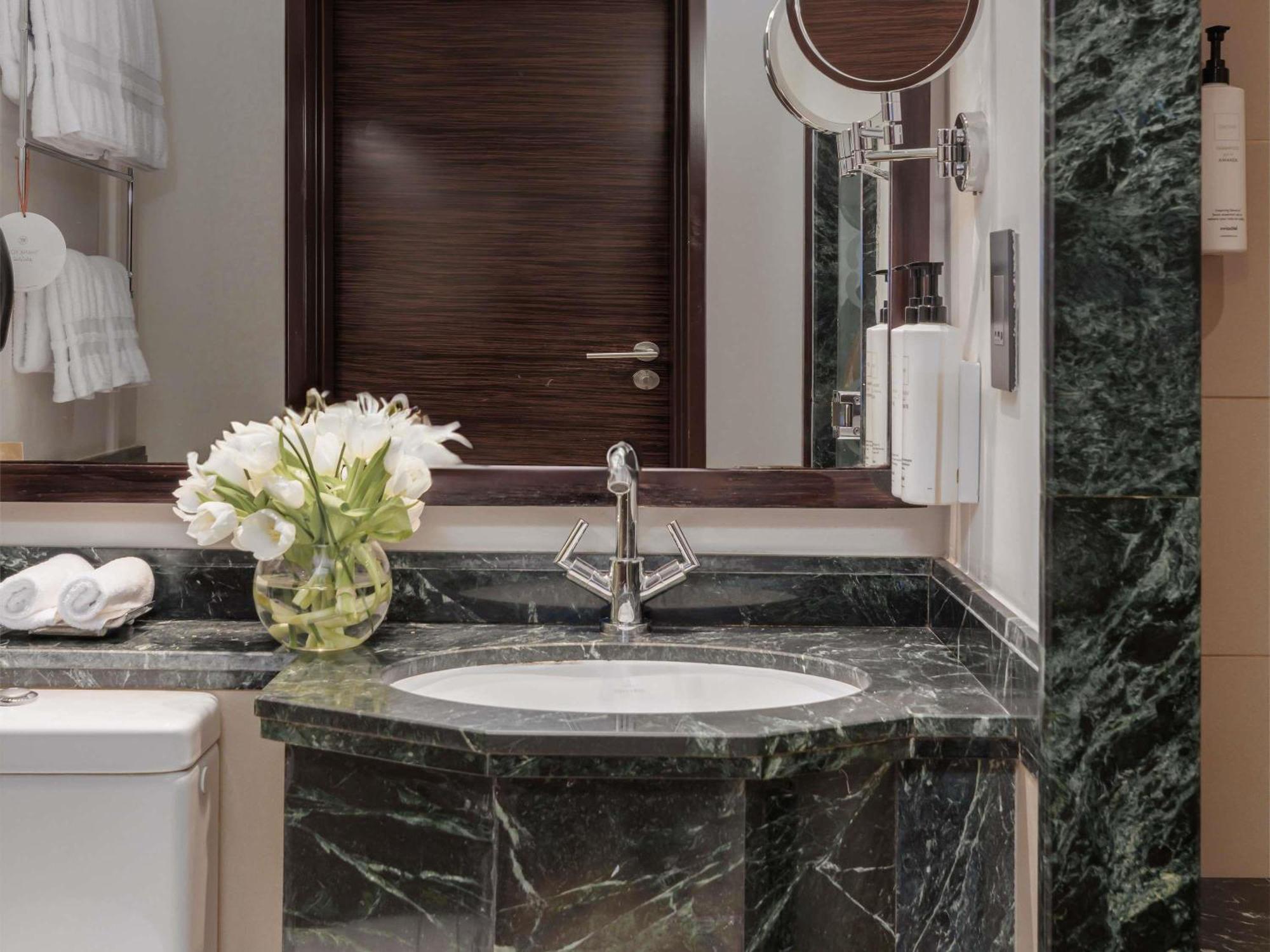 Junior Suite con Vista Haram Parziale